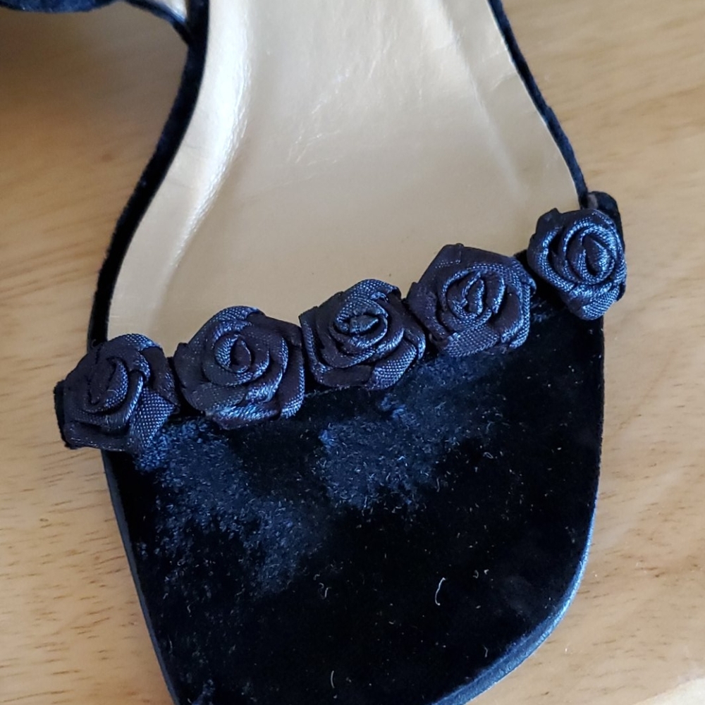 Ann Taylor Black Rose Velvet Heels - Picture 13 of 14